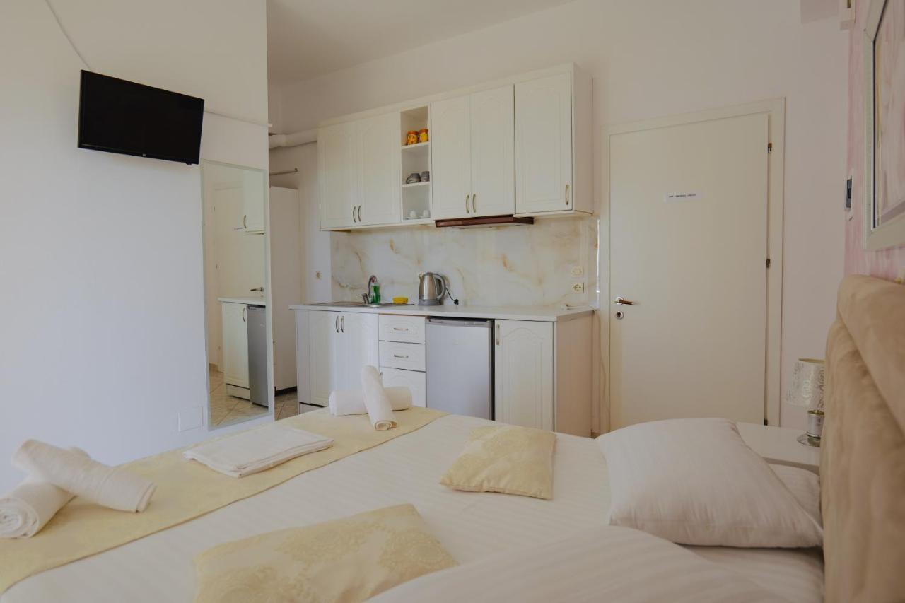 Eleni Guest House Sarande Ngoại thất bức ảnh