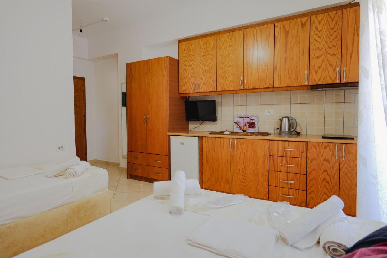 Eleni Guest House Sarande Ngoại thất bức ảnh