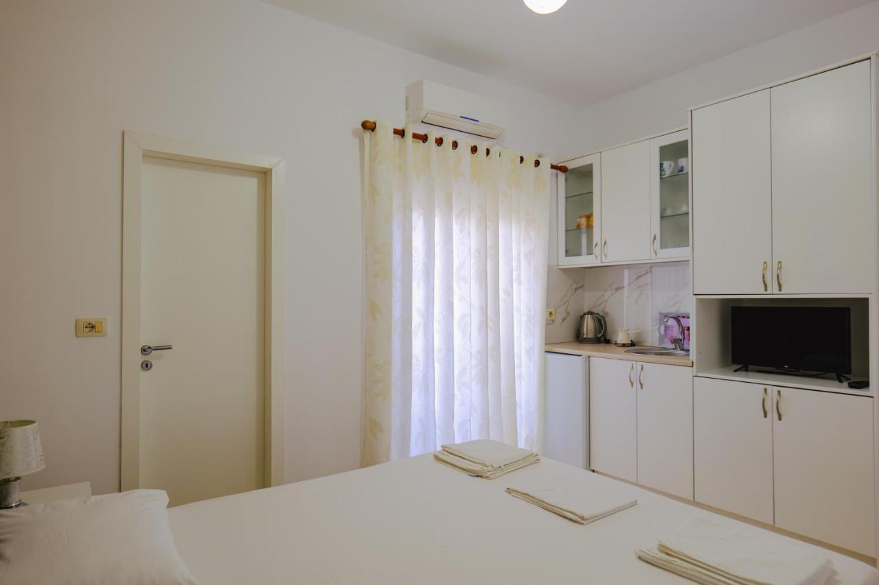 Eleni Guest House Sarande Ngoại thất bức ảnh