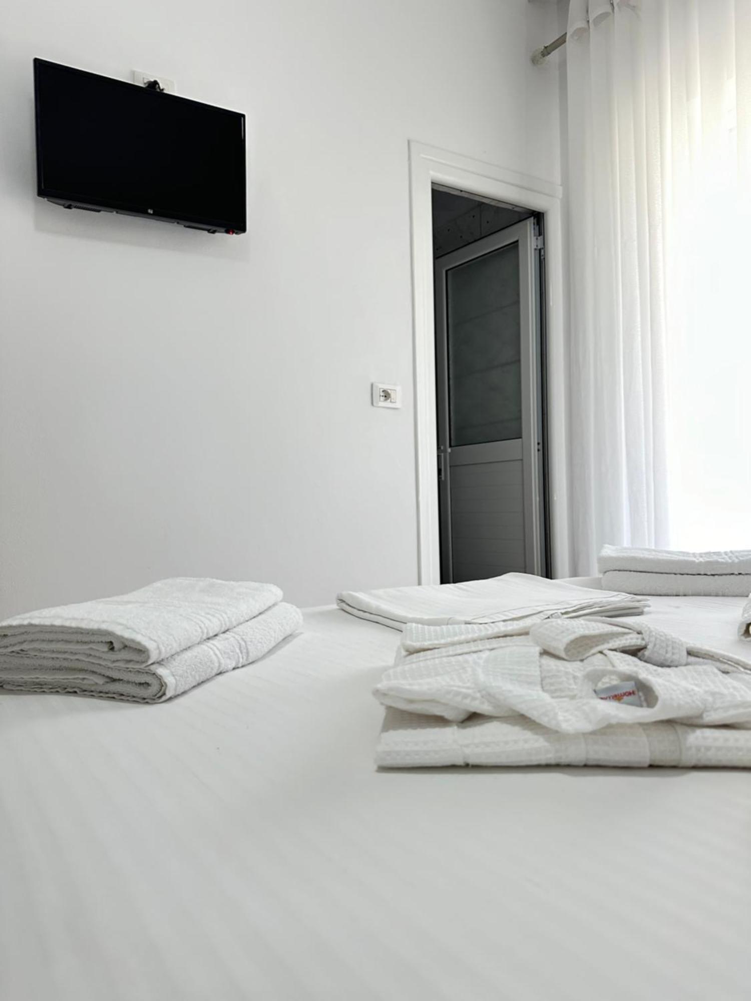 Eleni Guest House Sarande Ngoại thất bức ảnh