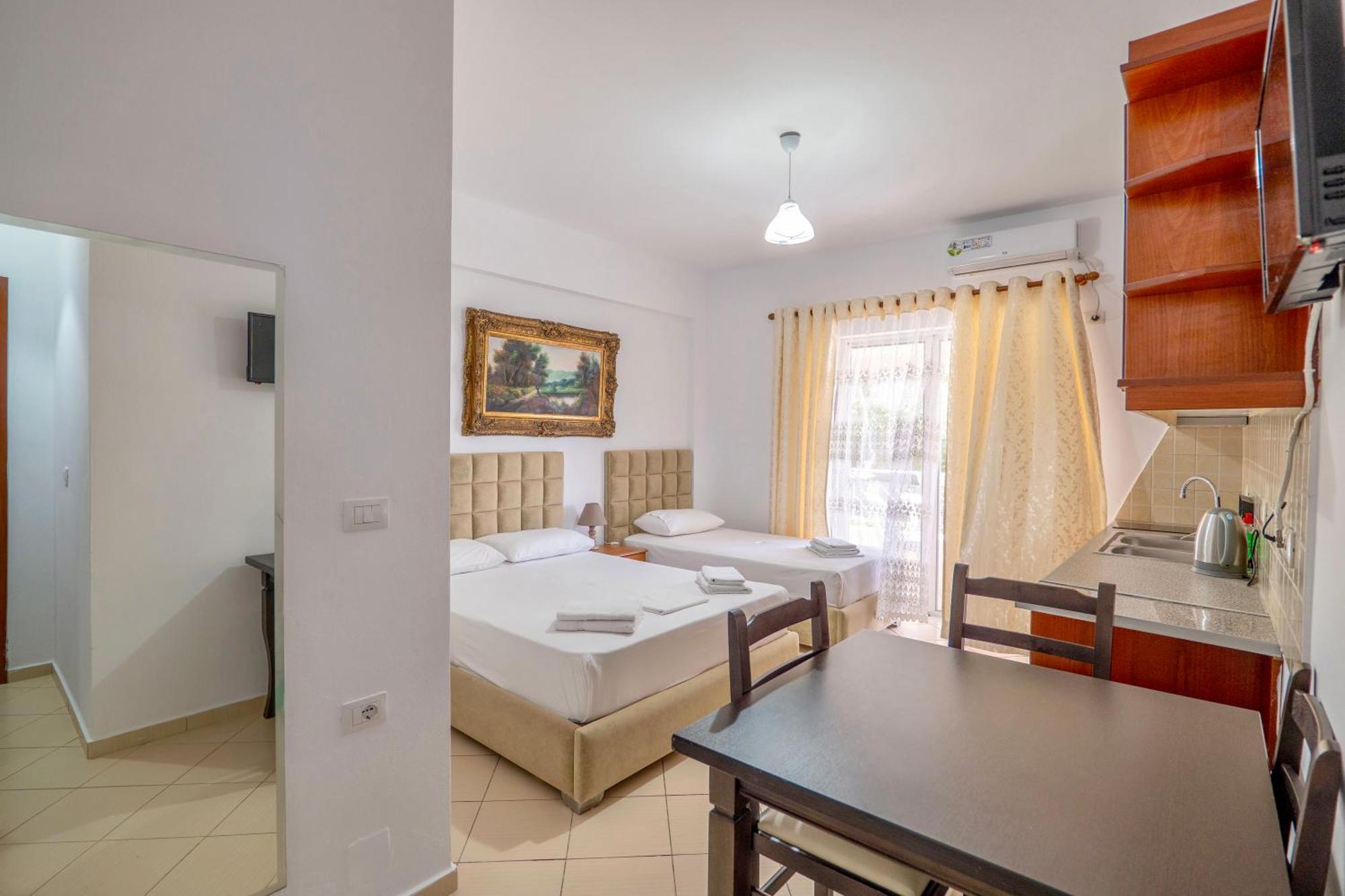 Eleni Guest House Sarande Ngoại thất bức ảnh