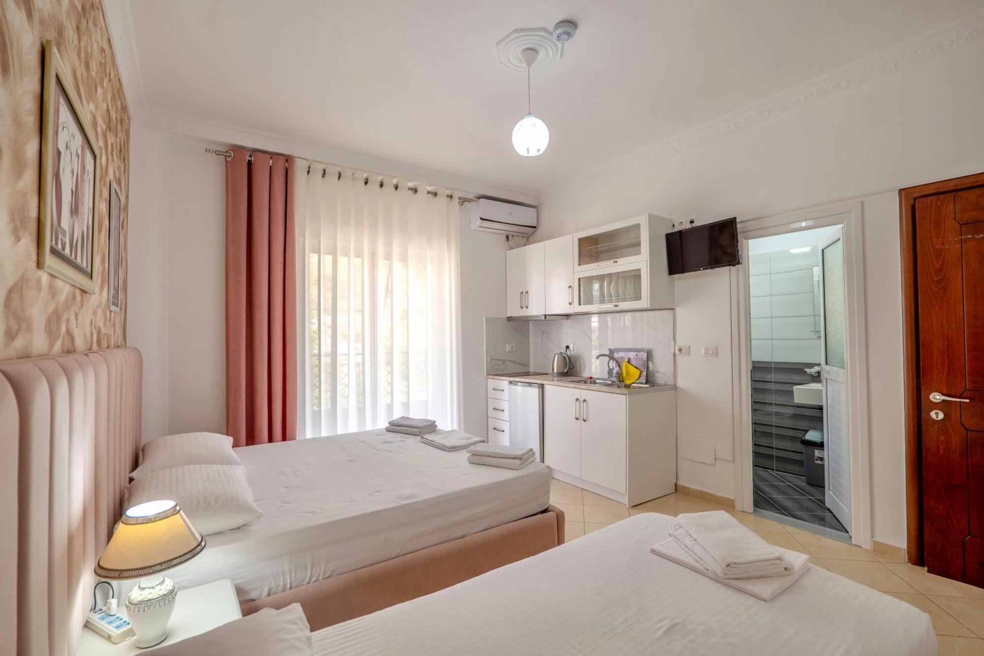 Eleni Guest House Sarande Ngoại thất bức ảnh